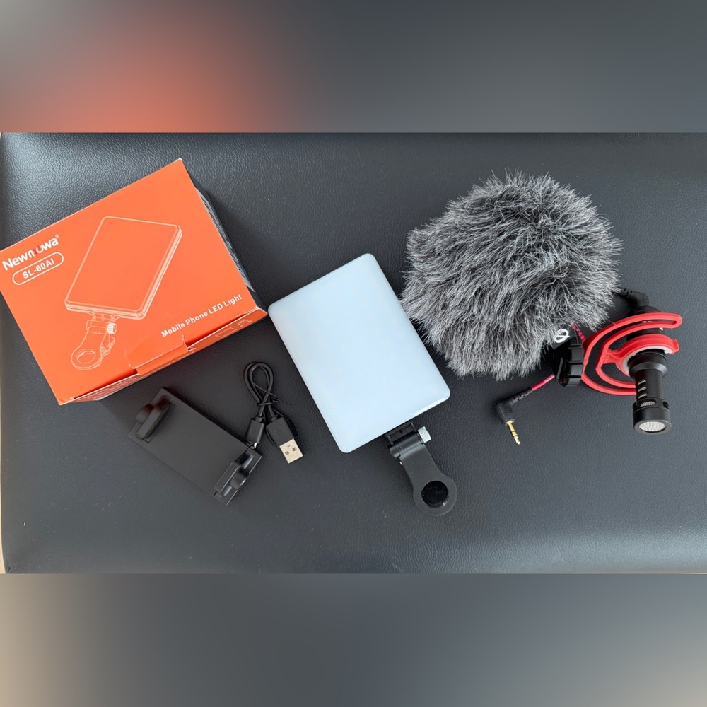 ✨✨ Vlogging Kit RØDE VideoMicro Mic + Newoma LED Mobile Light LIKE NEW EUC